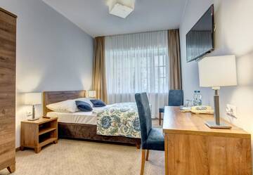 Фото номера Улучшенный двухместный номер с 1 кроватью Отель Hotel Książ г. Валбжих 3