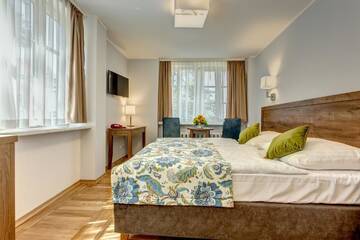 Фото номера Улучшенный двухместный номер с 1 кроватью Отель Hotel Książ г. Валбжих 4