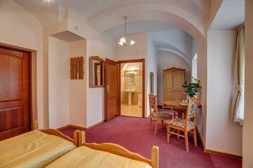 Фото номера Стандартный двухместный номер с 2 отдельными кроватями Отель Hotel Książ г. Валбжих 3